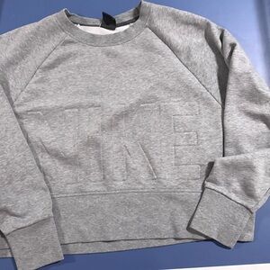 Nike cropped training pullover. It is perfect foe layering